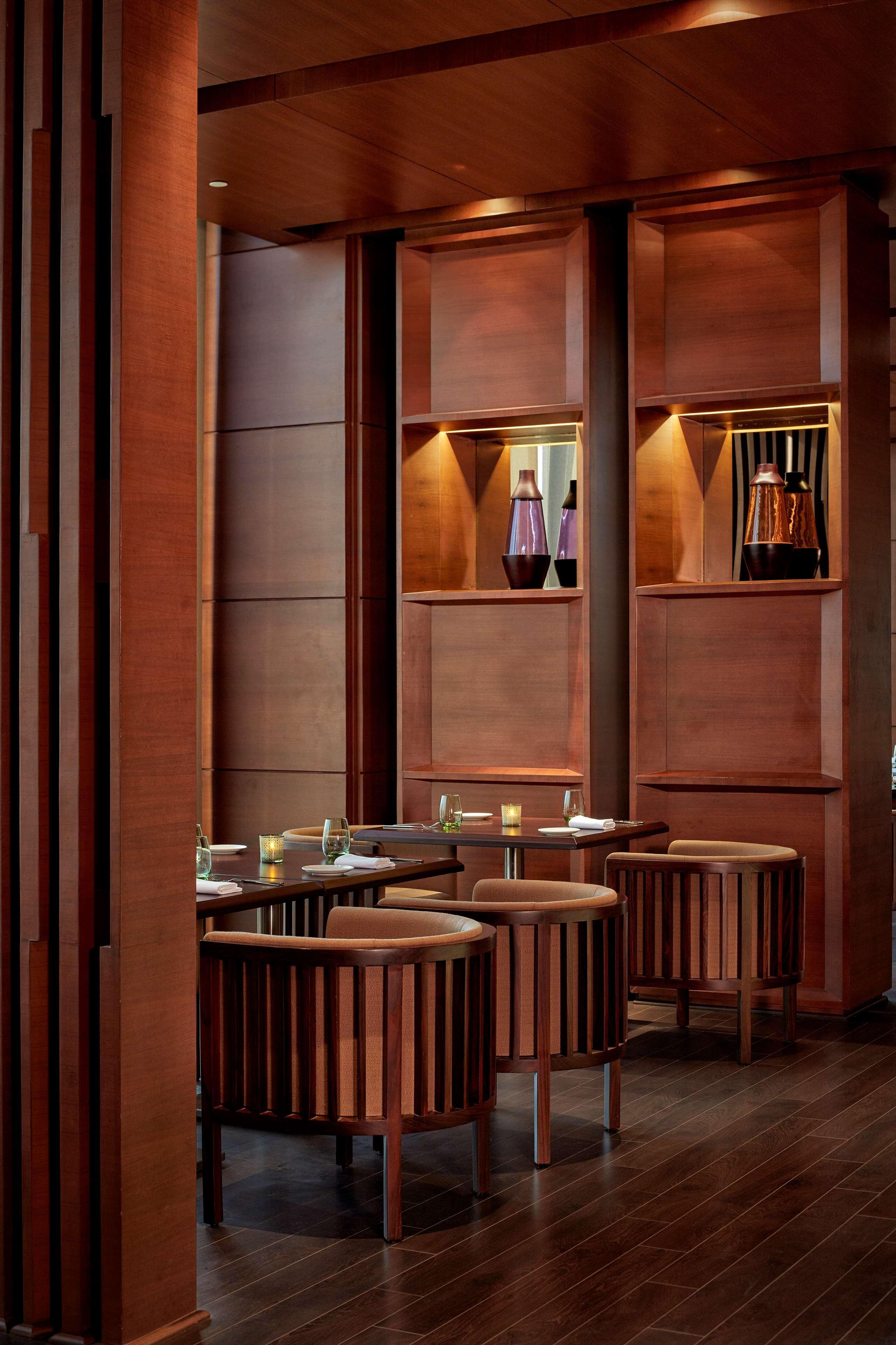 Hyatt Regency Chandīgarh Exterior foto The bar at the restaurant