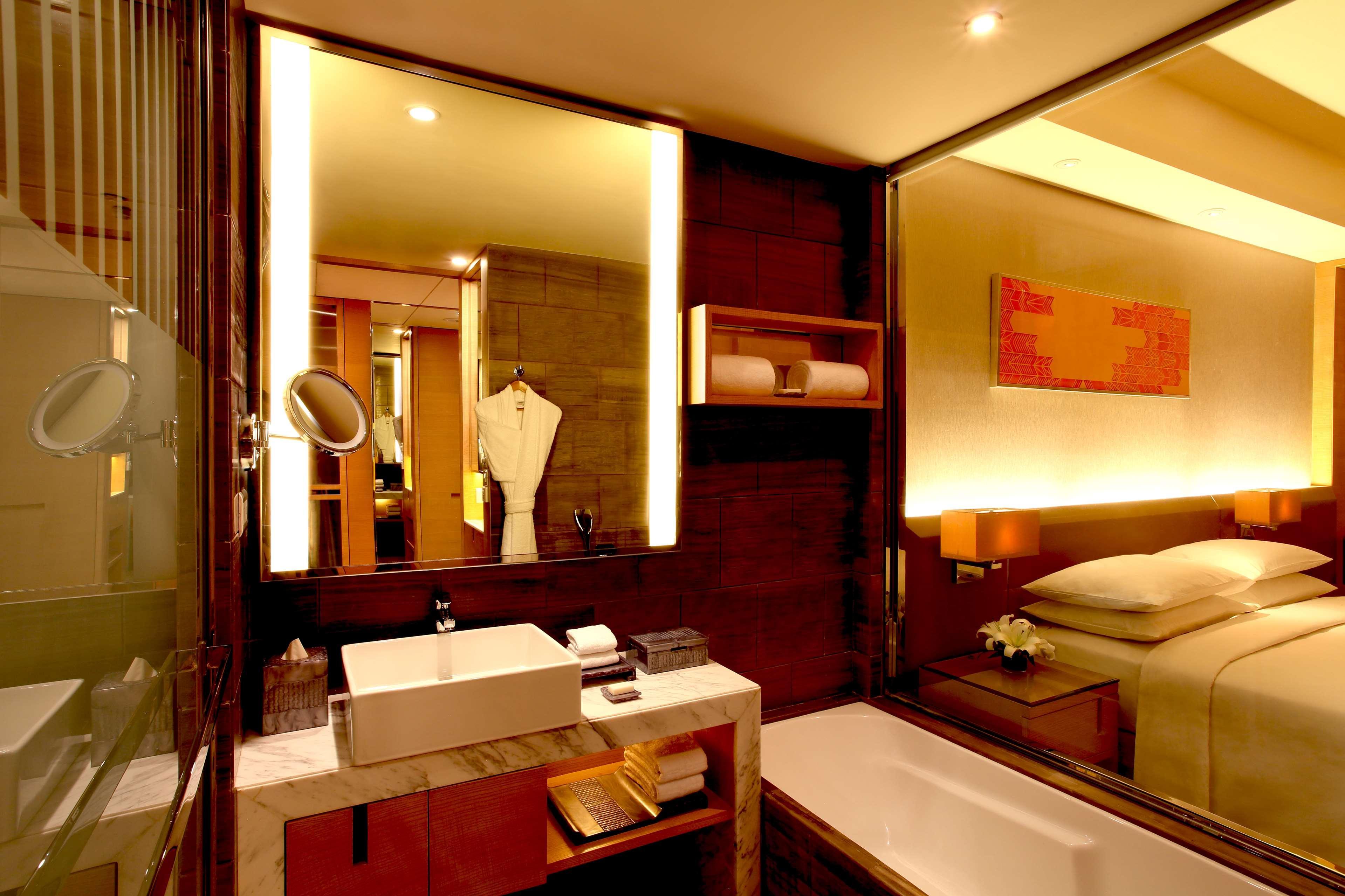 Hyatt Regency Chandīgarh Exterior foto Bathroom