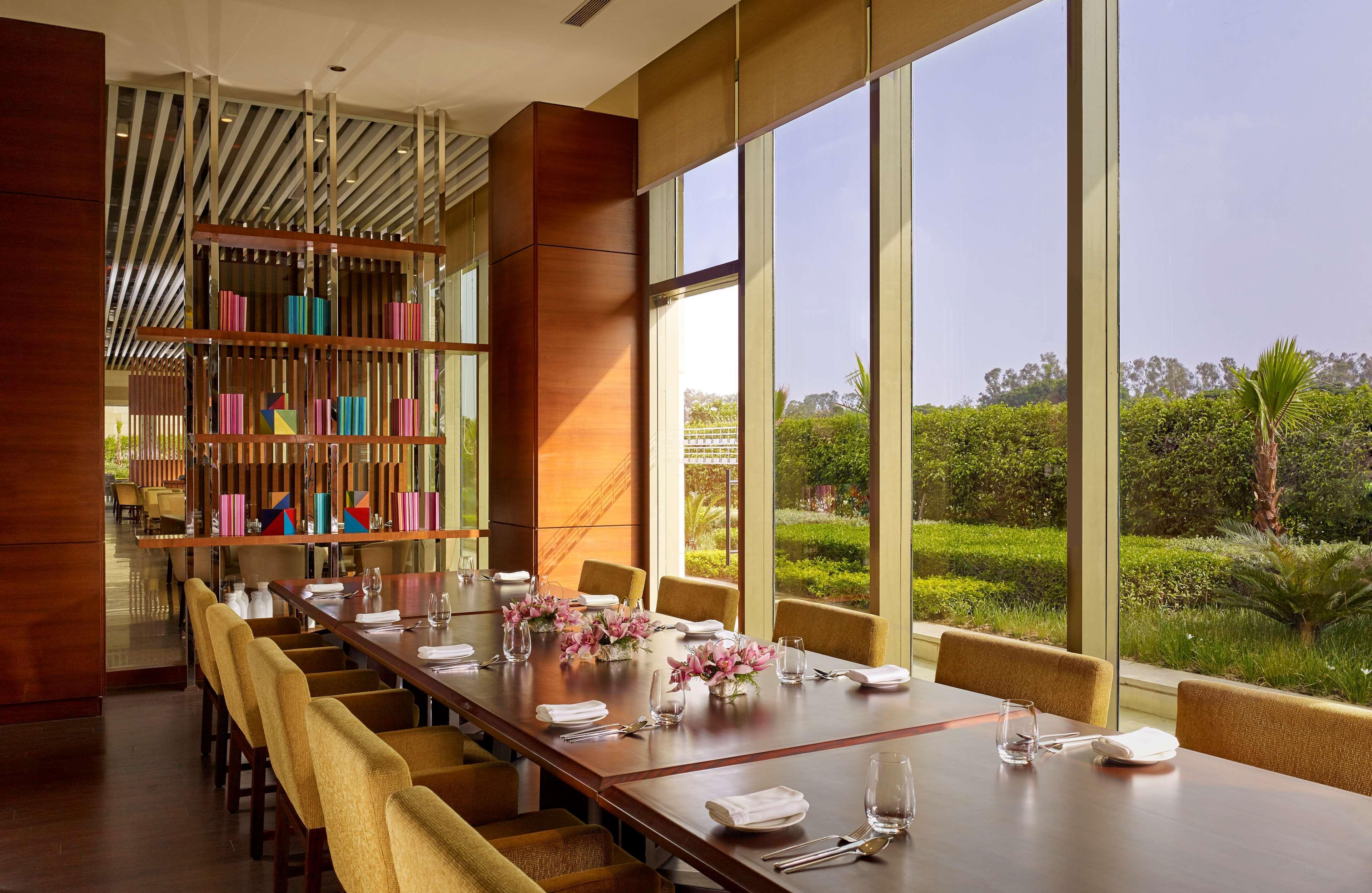 Hyatt Regency Chandīgarh Exterior foto The Park, New Delhi