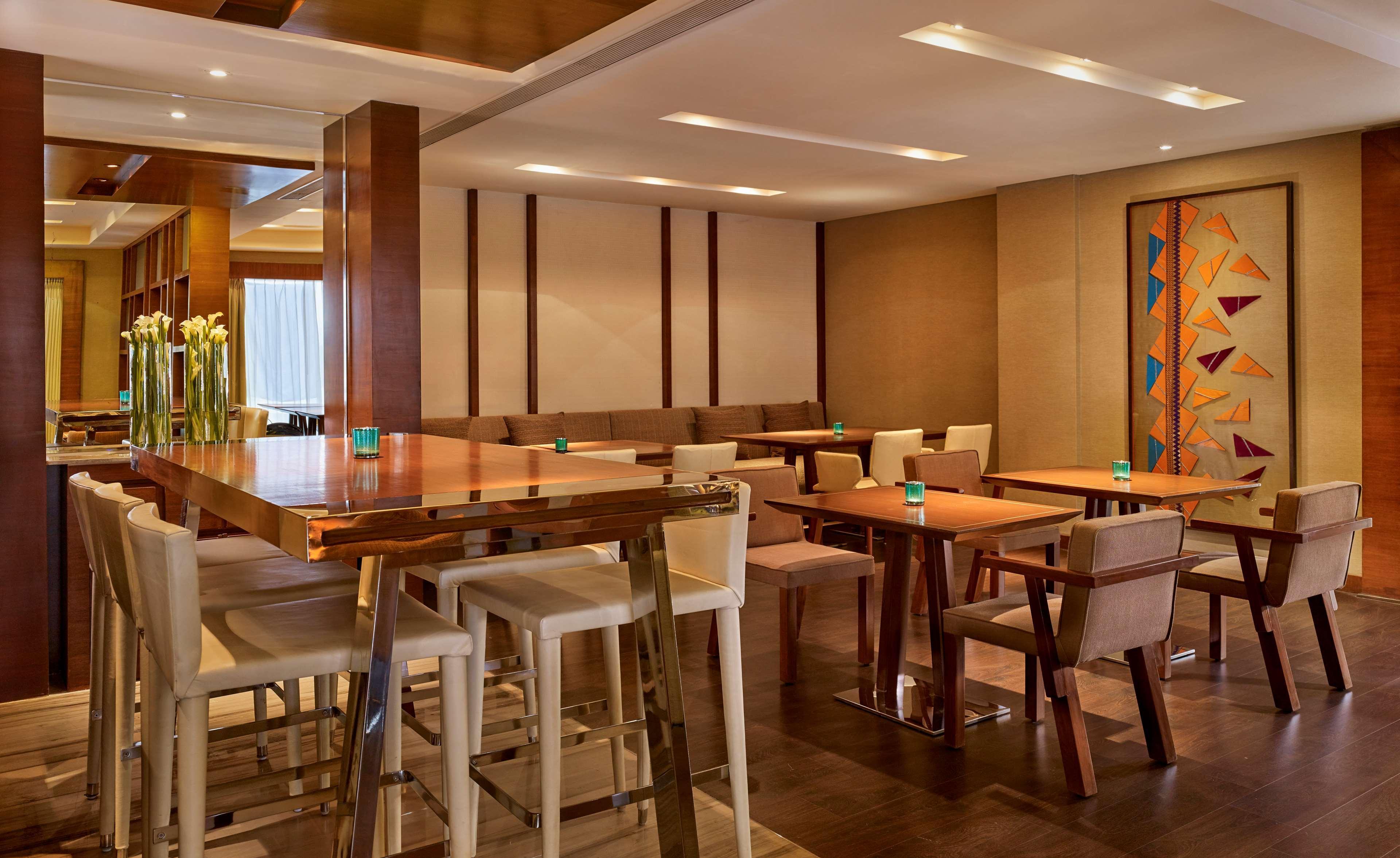 Hyatt Regency Chandīgarh Exterior foto The lounge at the airport